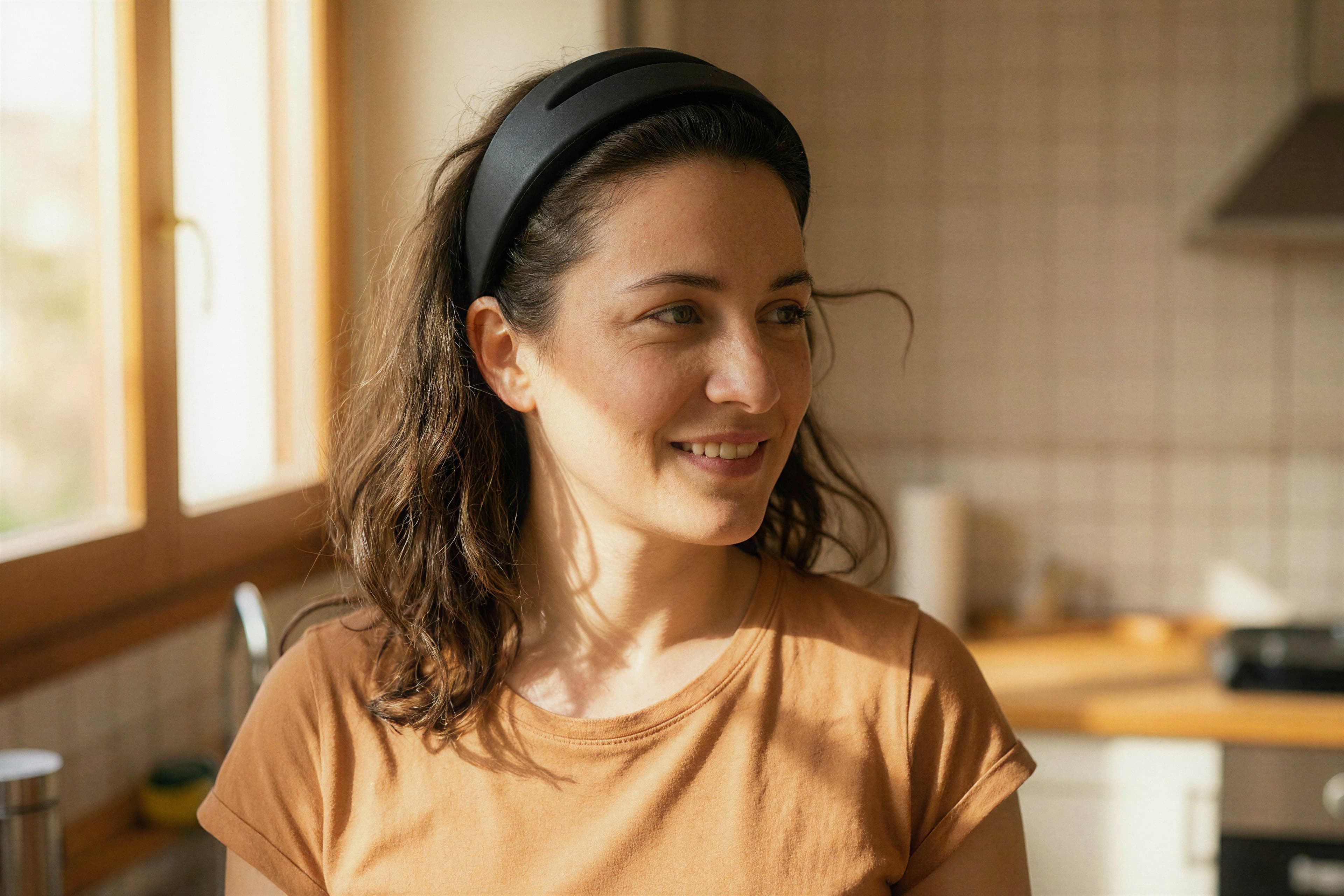 Woman wearing Lutea in the afternoon sunset